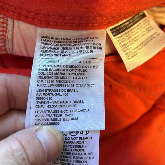 Levis pink/ orange capri  pants - Picture 4 of 4